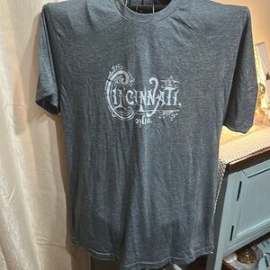 Gray Cincinnati, Ohio T-shirt size XL